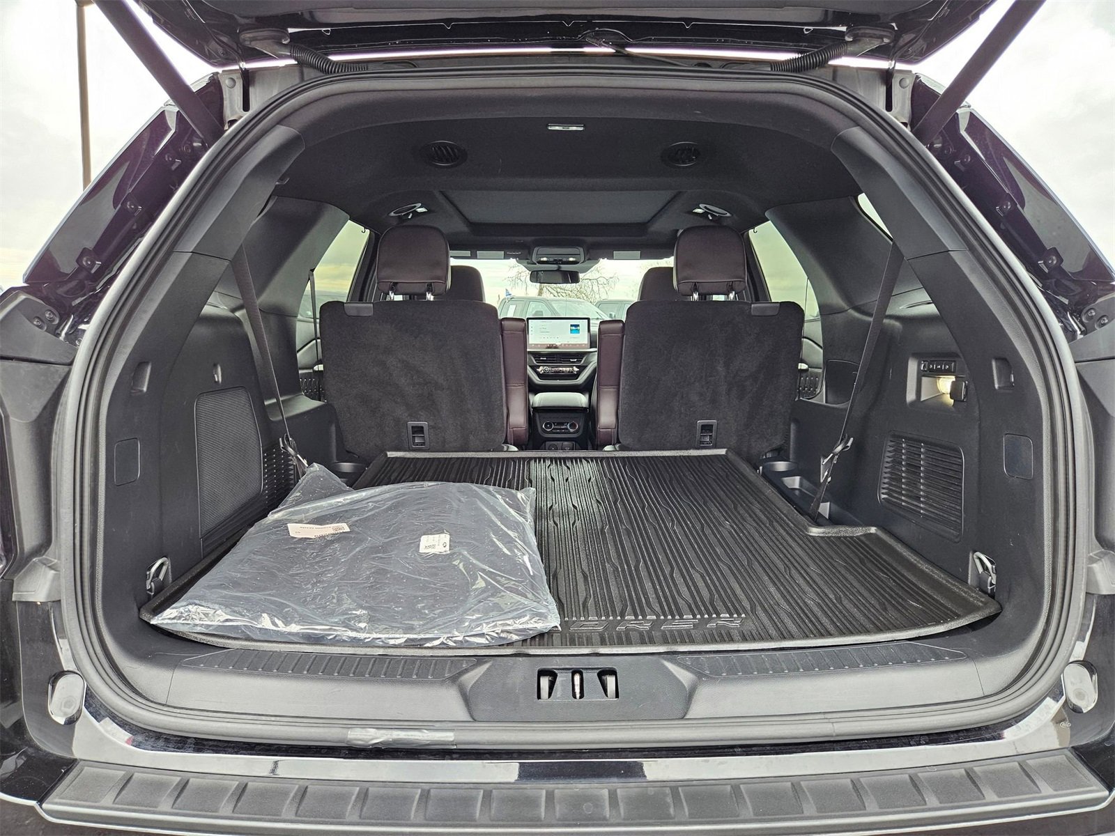 Used 2025 Ford Explorer Platinum w/ Ultimate Package image 7