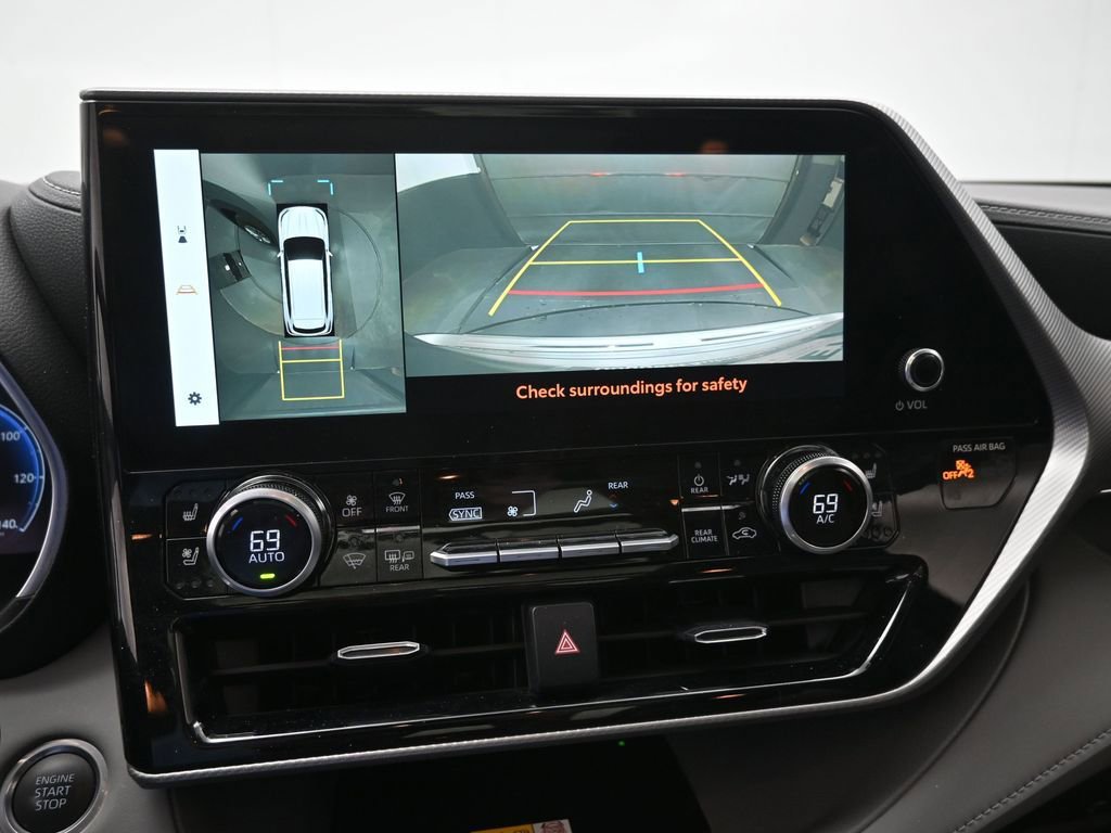 Used 2024 Toyota Highlander Platinum image 4