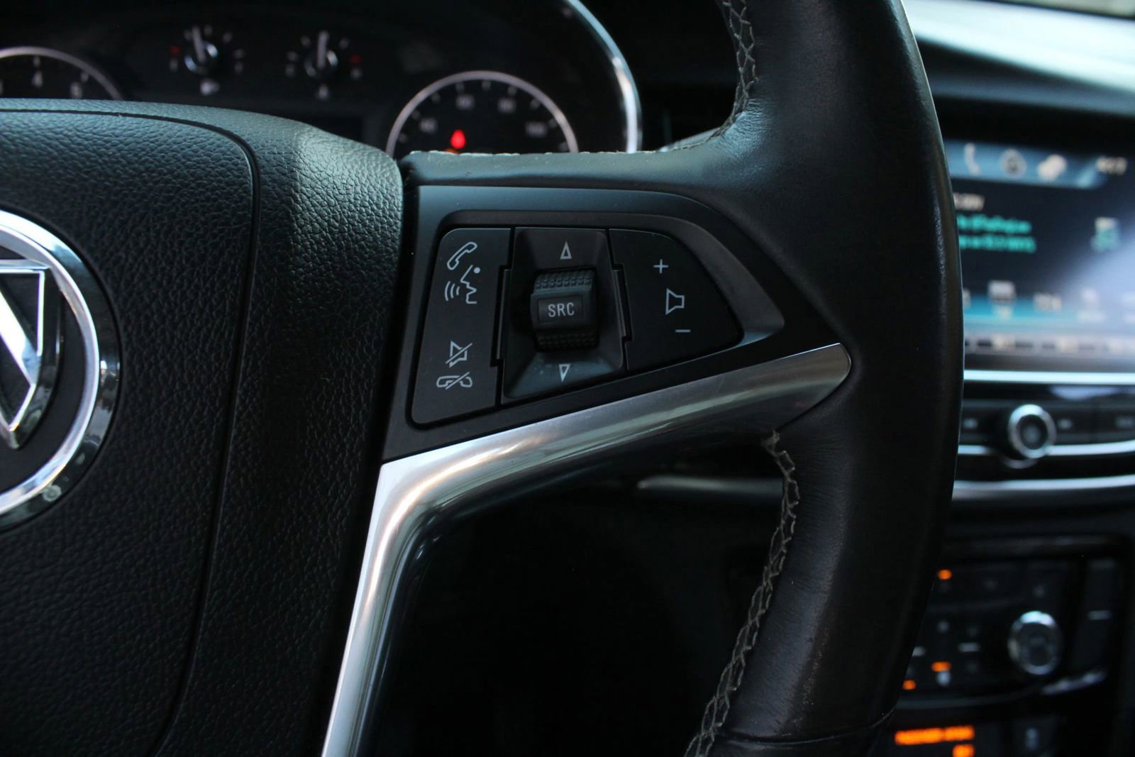 Used 2018 Buick Encore Essence image 31