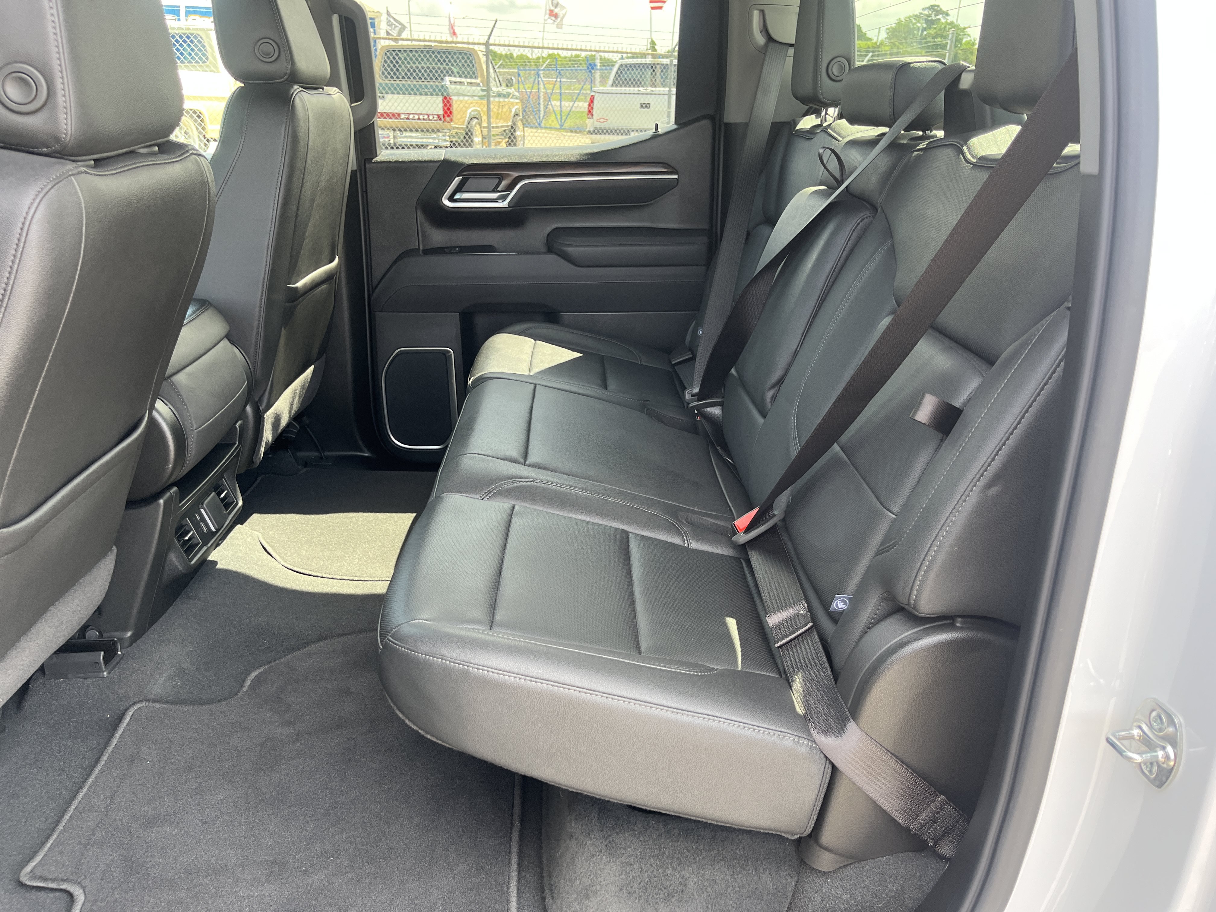 Used 2026 GMC Sierra 1500 SLT AWD/4WD image 36
