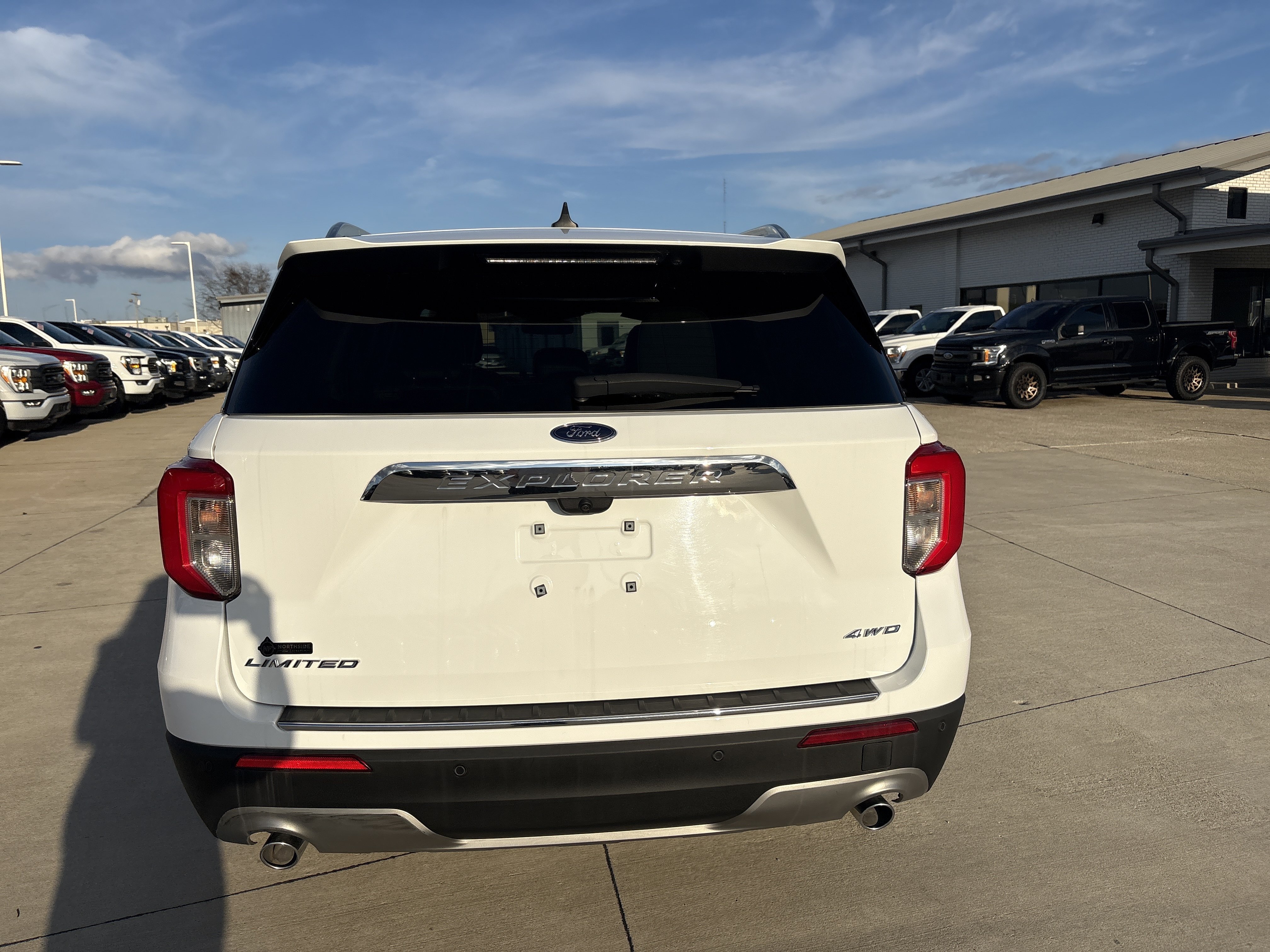 Used 2024 Ford Explorer Limited AWD/4WD image 4