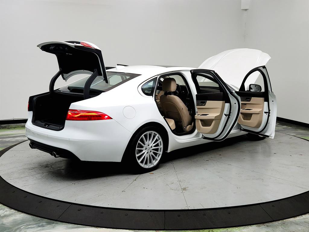 Used 2020 Jaguar XF Prestige image 11