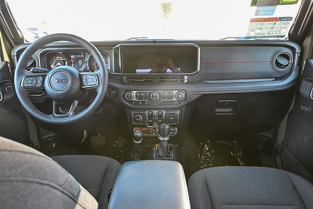Used 2025 Jeep Wrangler Unlimited Rubicon w/ Convenience Group image 13