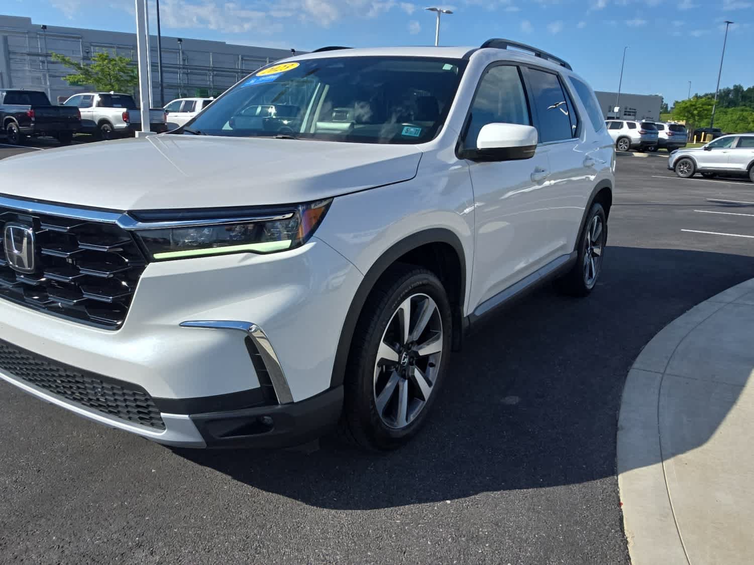 Certified 2023 Honda Pilot Touring image 4