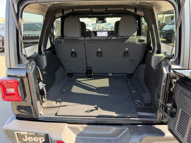 New 2026 Jeep Wrangler Unlimited Rubicon AWD/4WD image 25