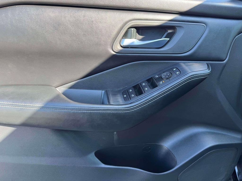 Certified 2024 Nissan Rogue SV image 16