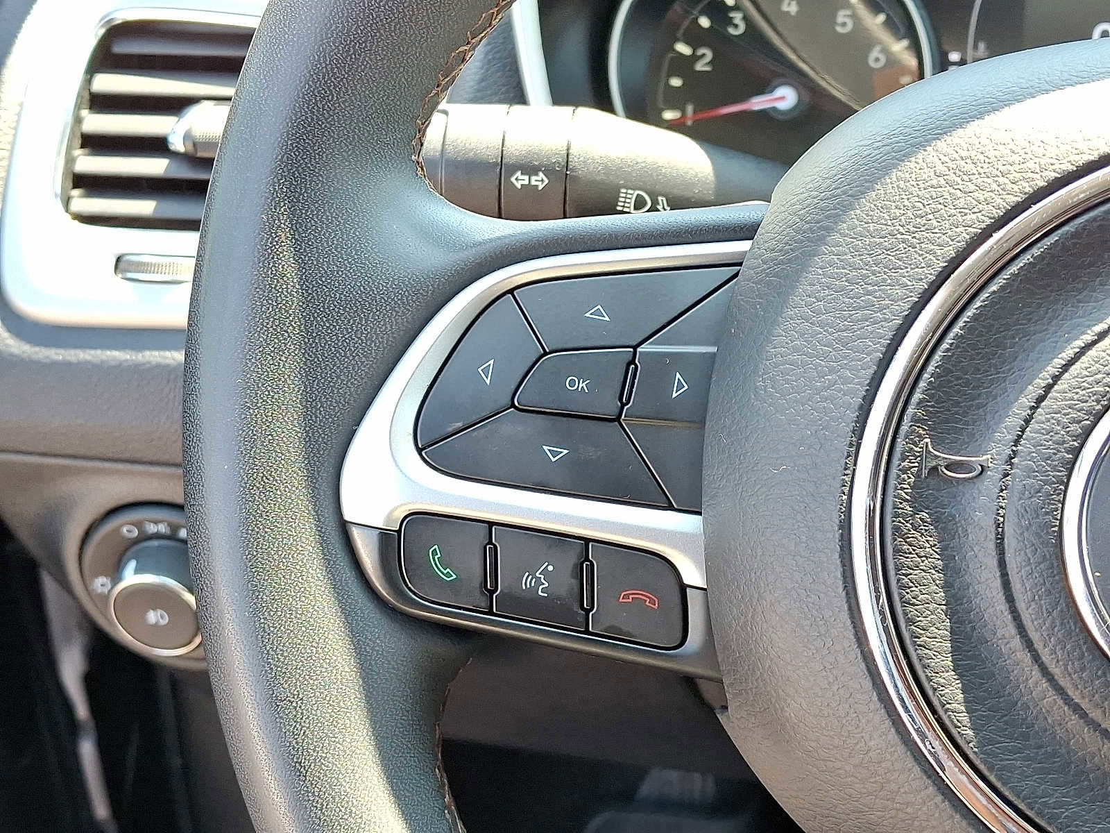 Certified 2021 Jeep Compass Latitude image 22