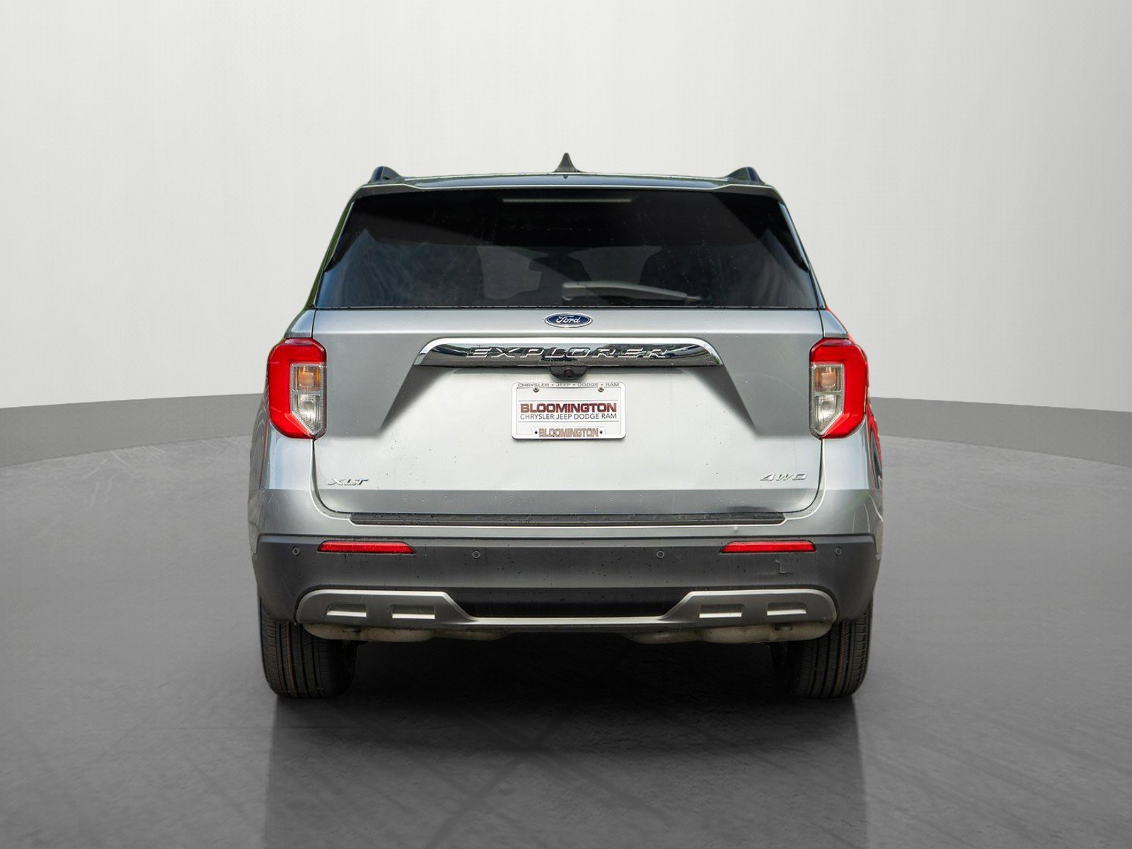 Used 2024 Ford Explorer XLT w/ Equipment Group 202A AWD/4WD image 6
