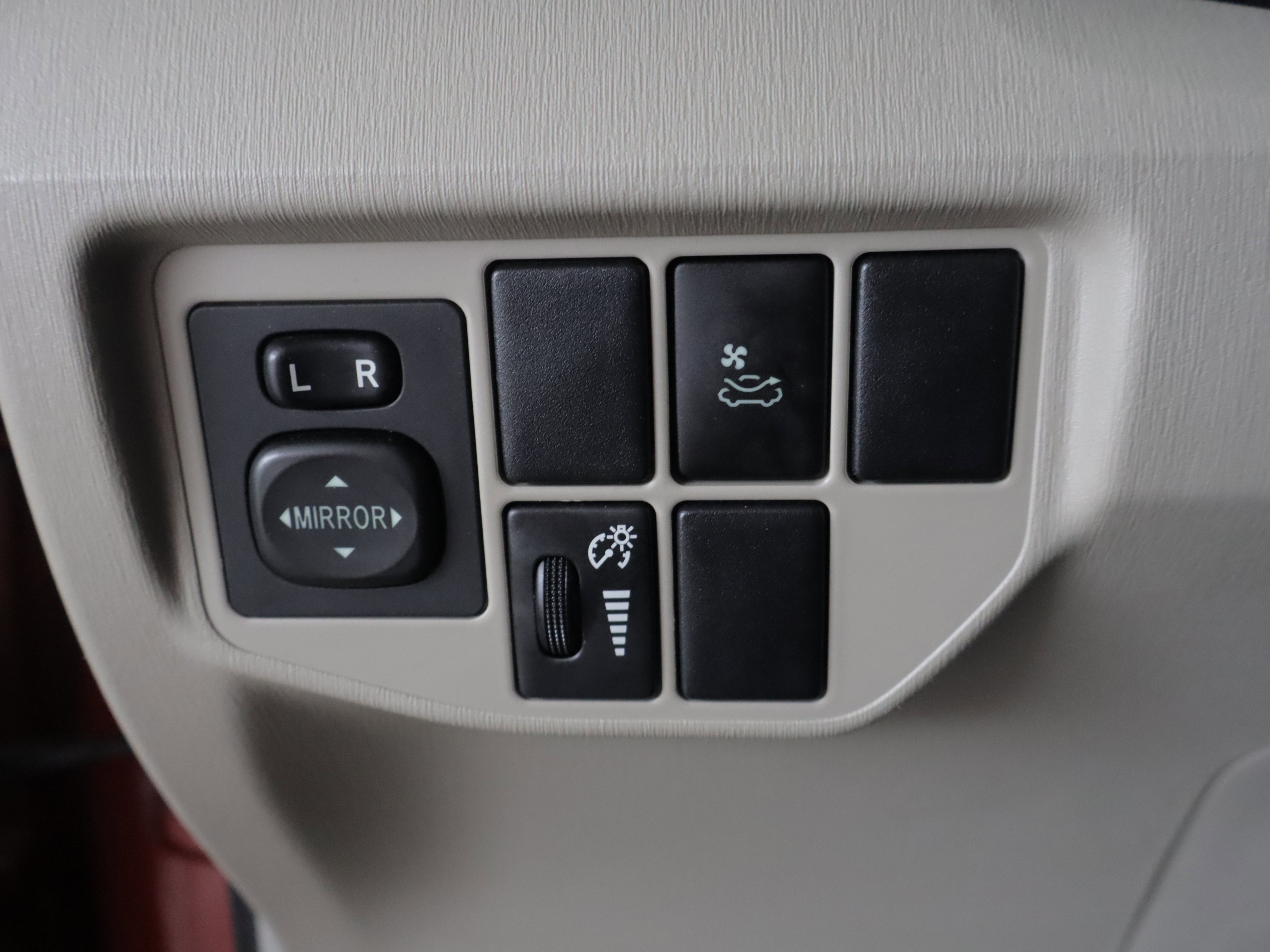 Used 2013 Toyota Prius Three w/ Solar Roof Pkg FWD image 18