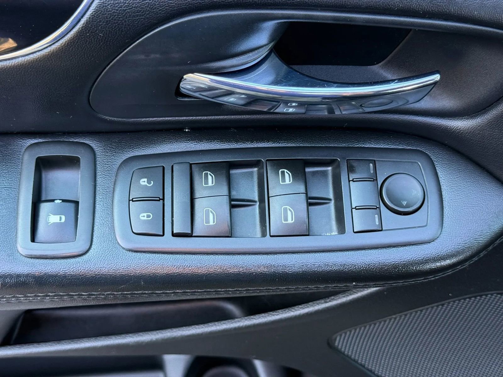 Used 2016 Dodge Grand Caravan SE FWD image 14