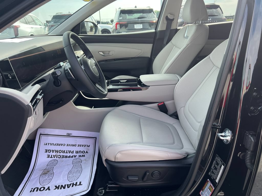 Used 2025 Hyundai Tucson Limited AWD/4WD image 13