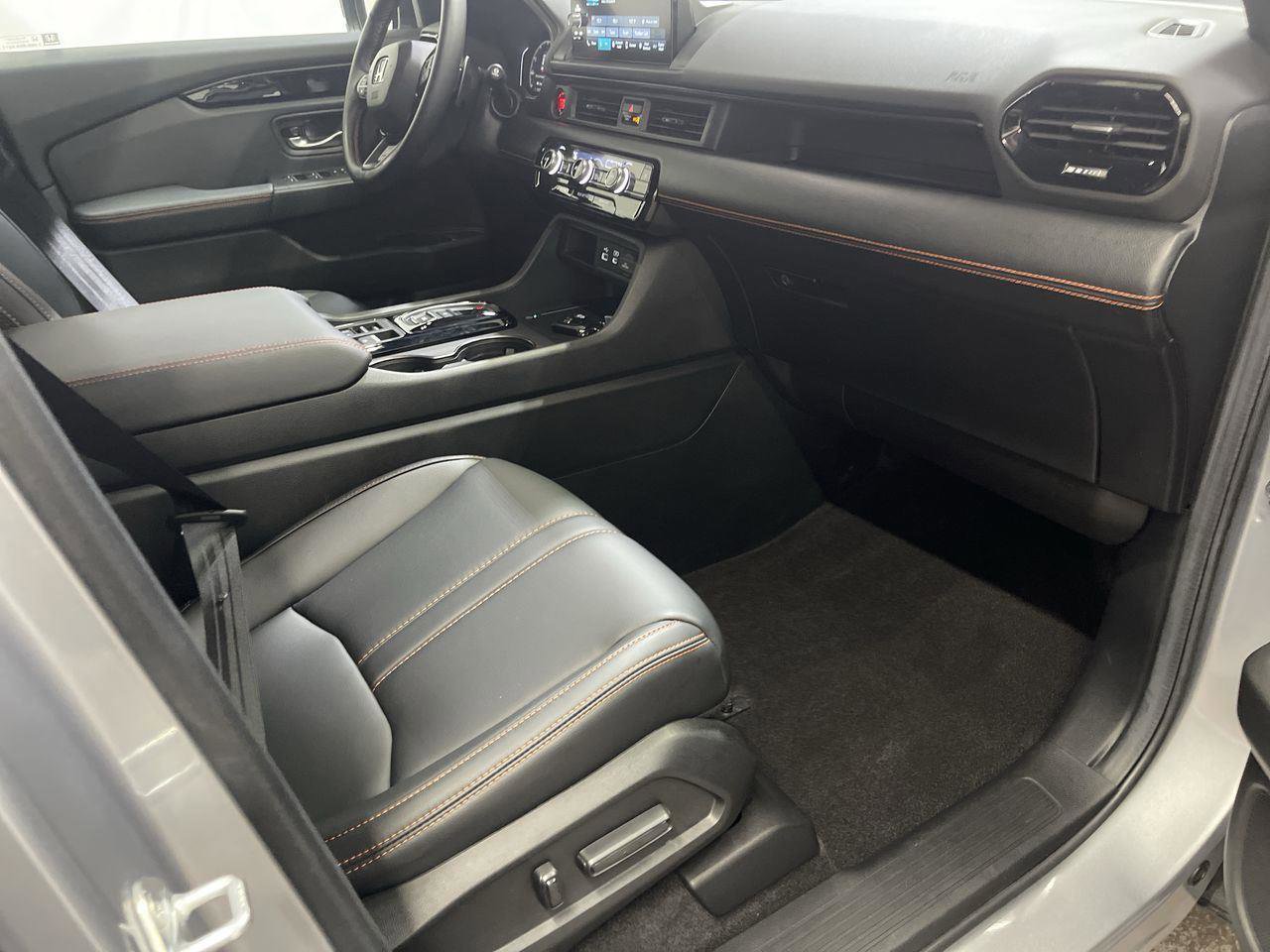 Certified 2025 Honda Pilot TrailSport image 25