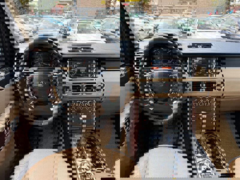 Used 2011 Land Rover Range Rover HSE AWD/4WD image 16