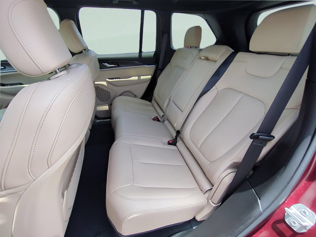 Used 2023 Jeep Grand Cherokee Limited AWD/4WD image 11