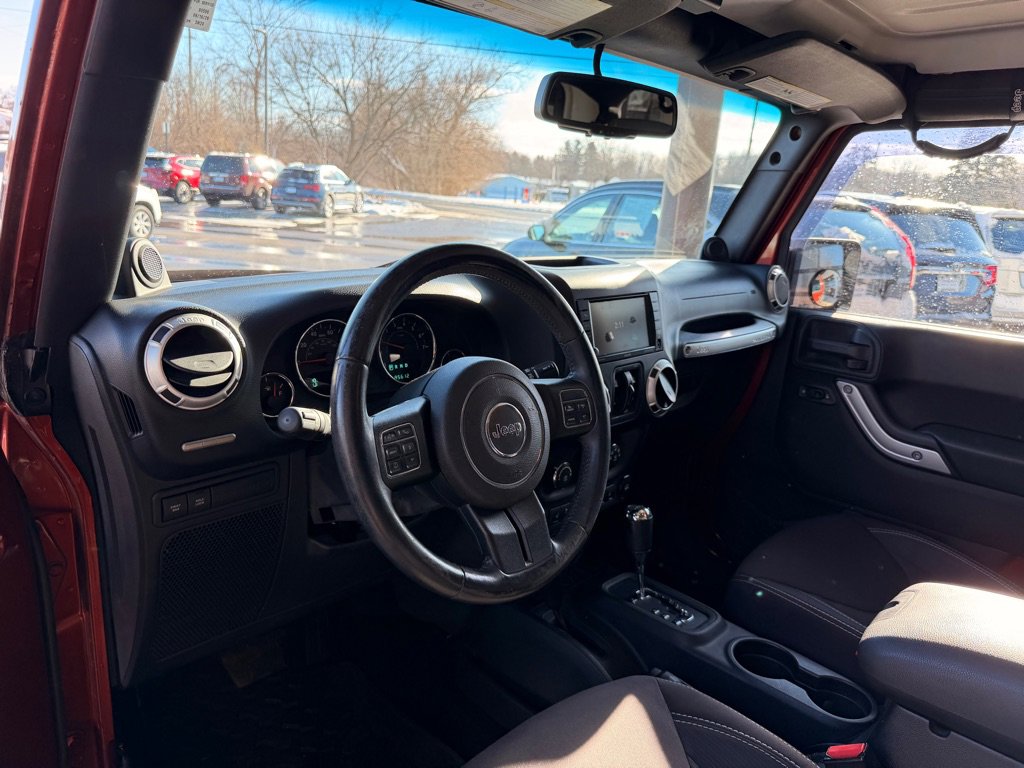 Used 2014 Jeep Wrangler Unlimited Rubicon w/ Dual Top Group AWD/4WD image 9