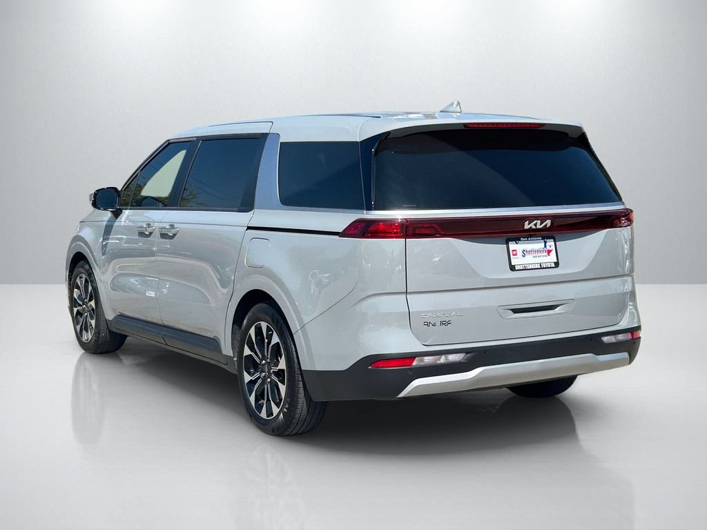 Used 2023 Kia Carnival EX FWD image 7