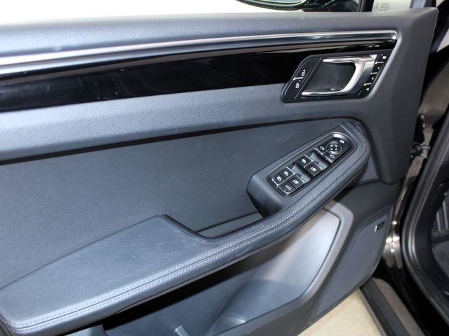 Certified 2023 Porsche Macan image 19