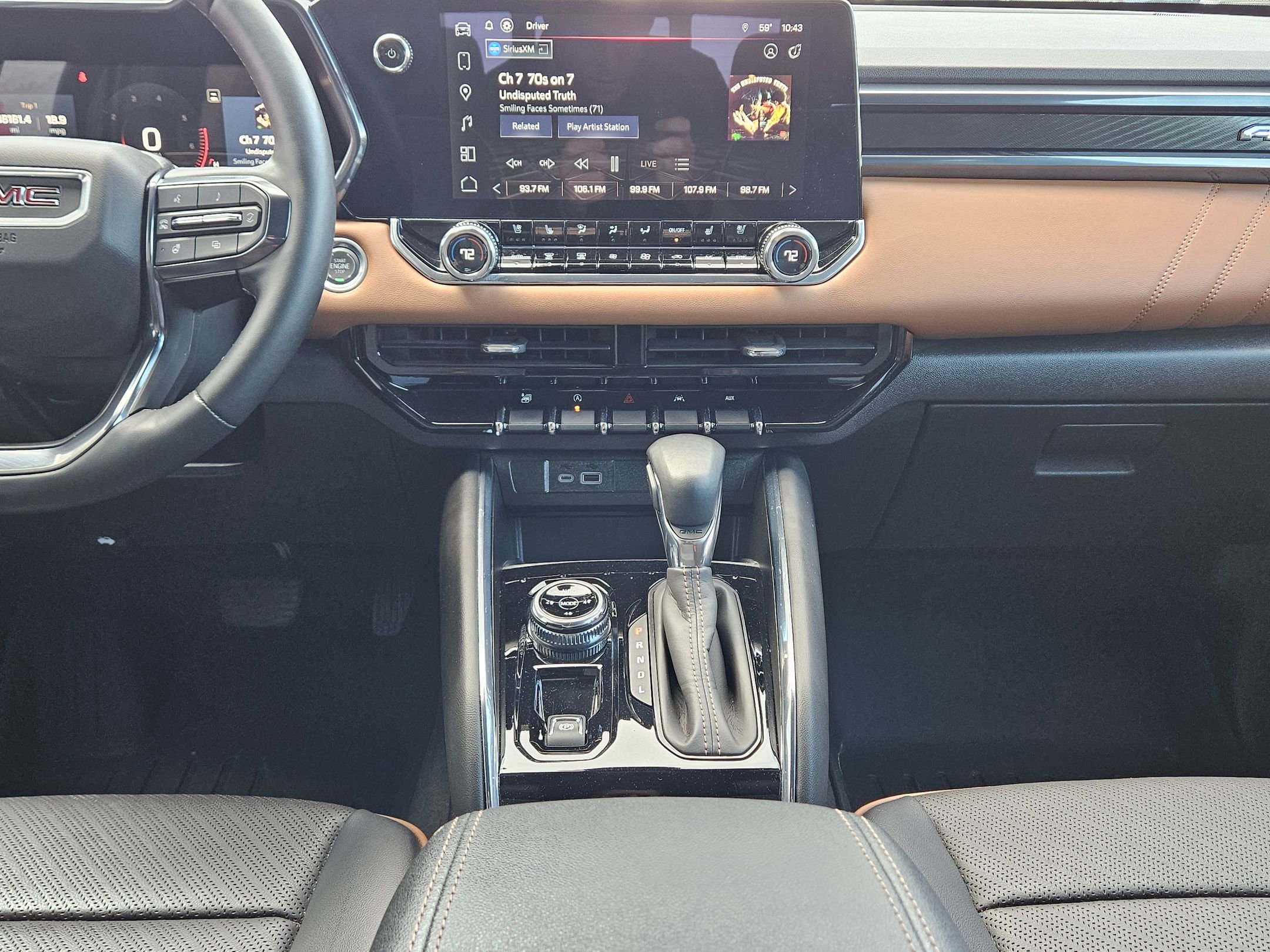 Used 2024 GMC Canyon AT4 w/ AT4 Premium Package image 9