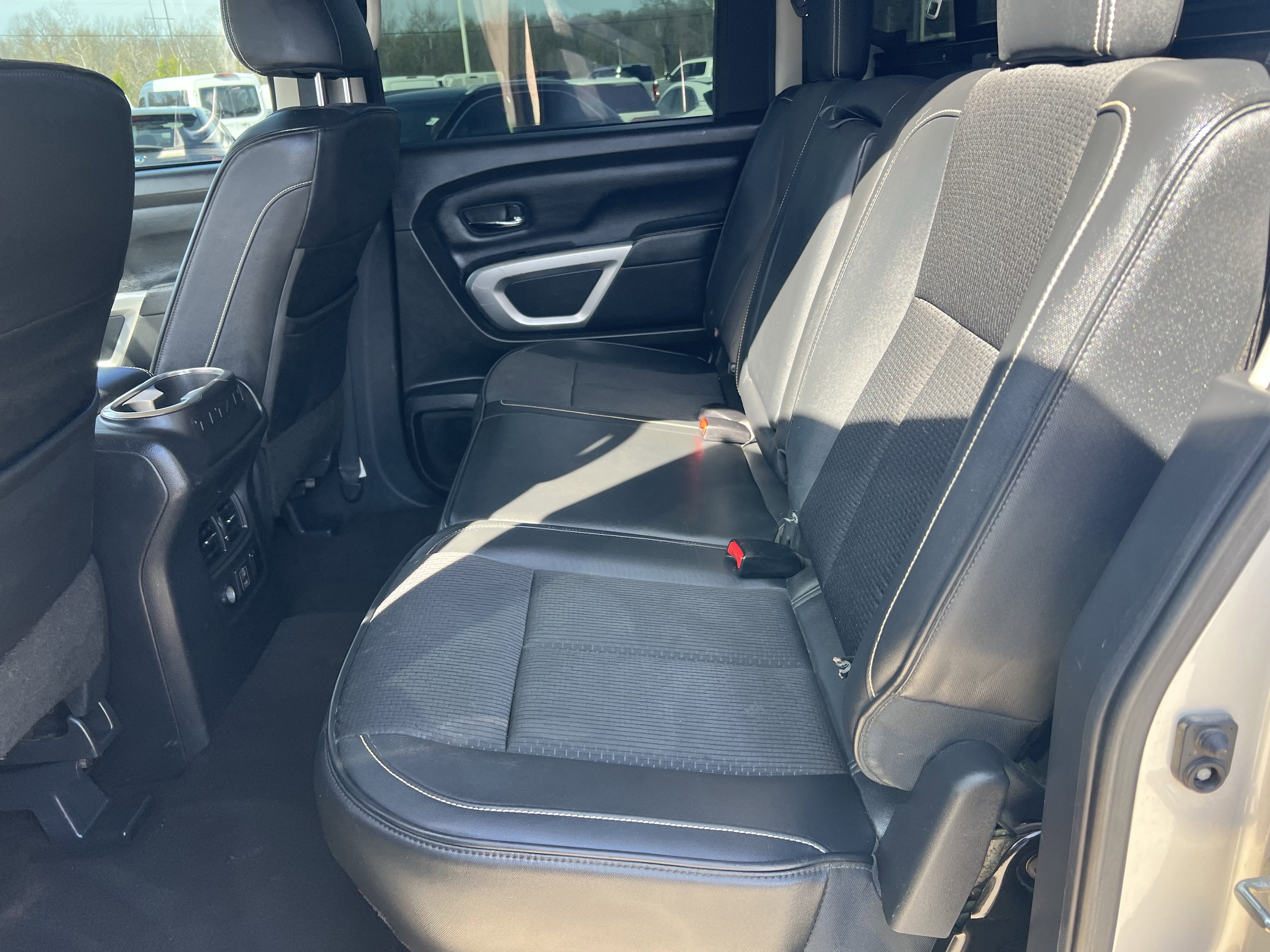 Used 2019 Nissan Titan PRO-4X AWD/4WD image 18