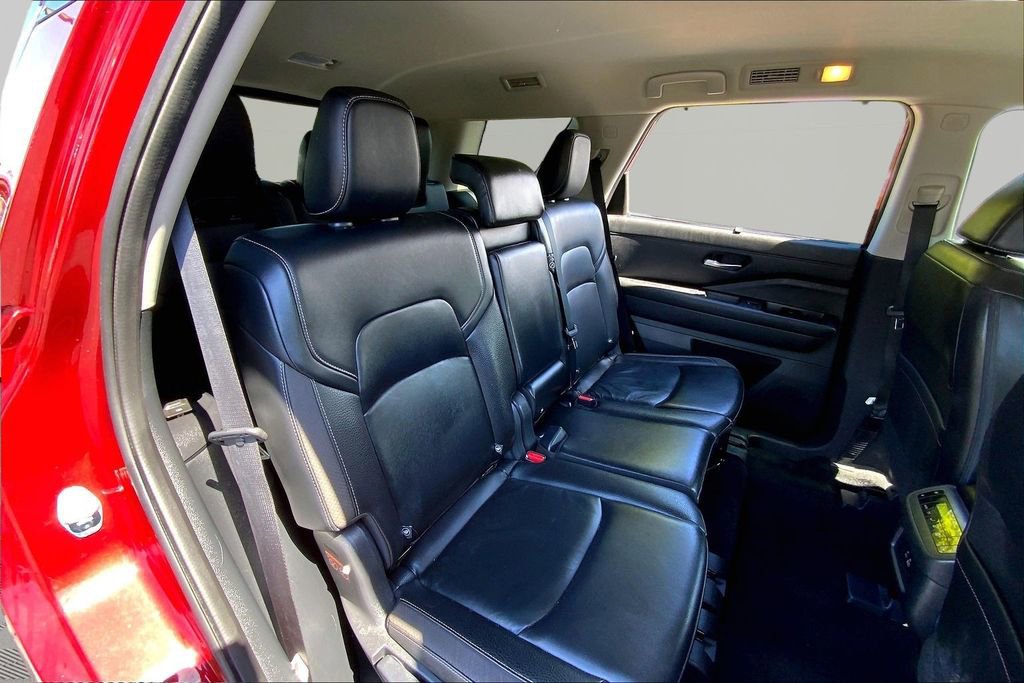 Used 2023 Nissan Pathfinder SL w/ Lighting Package (N92) AWD/4WD image 17