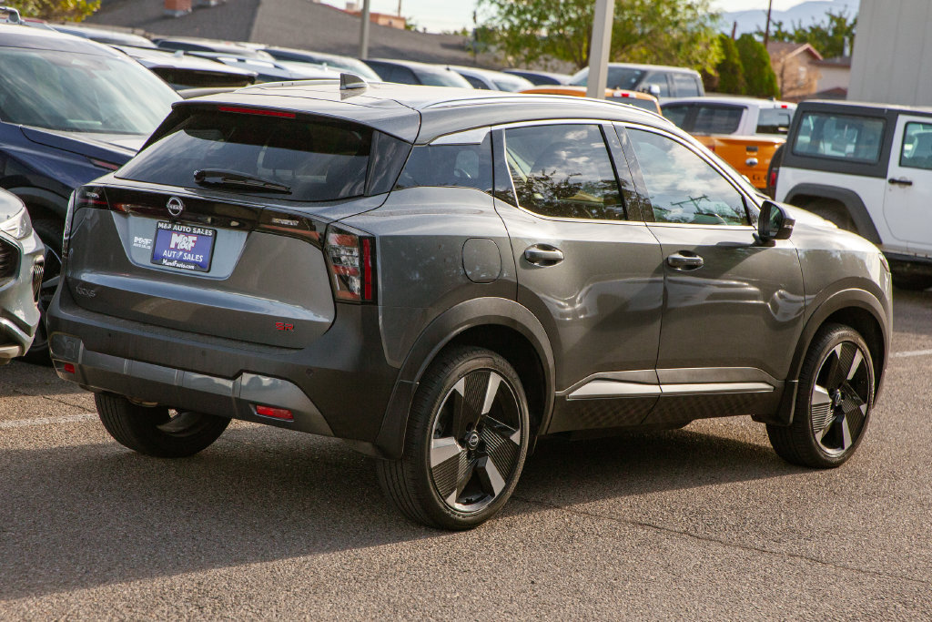 Used 2025 Nissan Kicks SR FWD image 4
