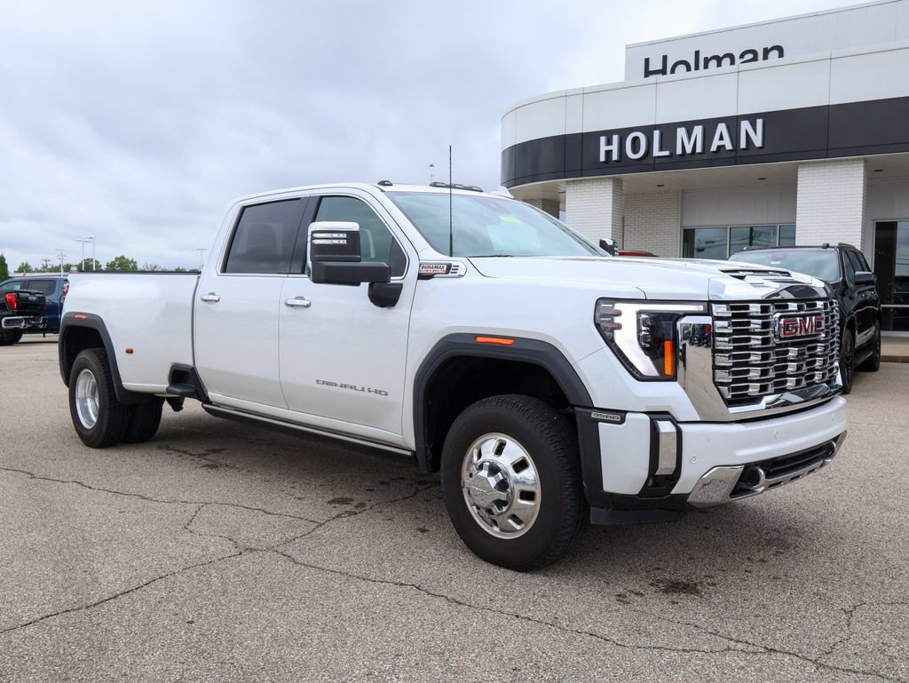Used 2024 GMC Sierra 3500 Denali w/ Denali Reserve Package AWD/4WD image 1