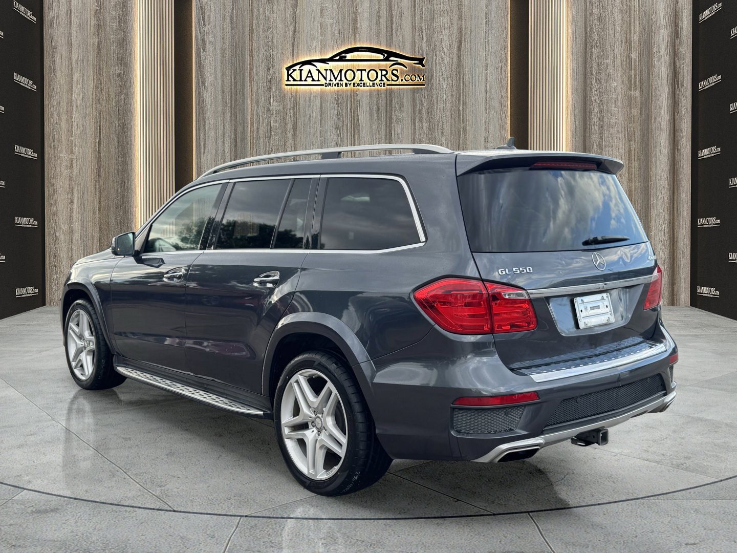 Used 2015 Mercedes-Benz GL 550 4MATIC image 17