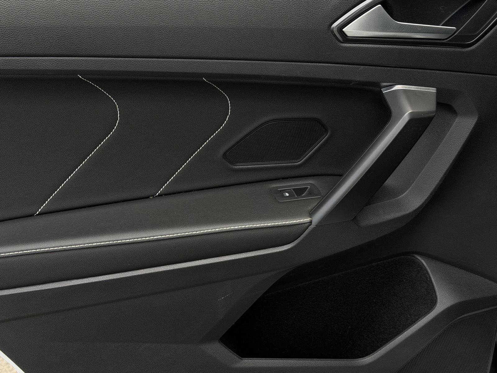 Used 2023 Volkswagen Tiguan SE image 9