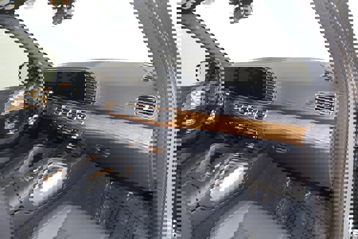 Used 2025 Mercedes-Benz GLS 450 4MATIC image 57