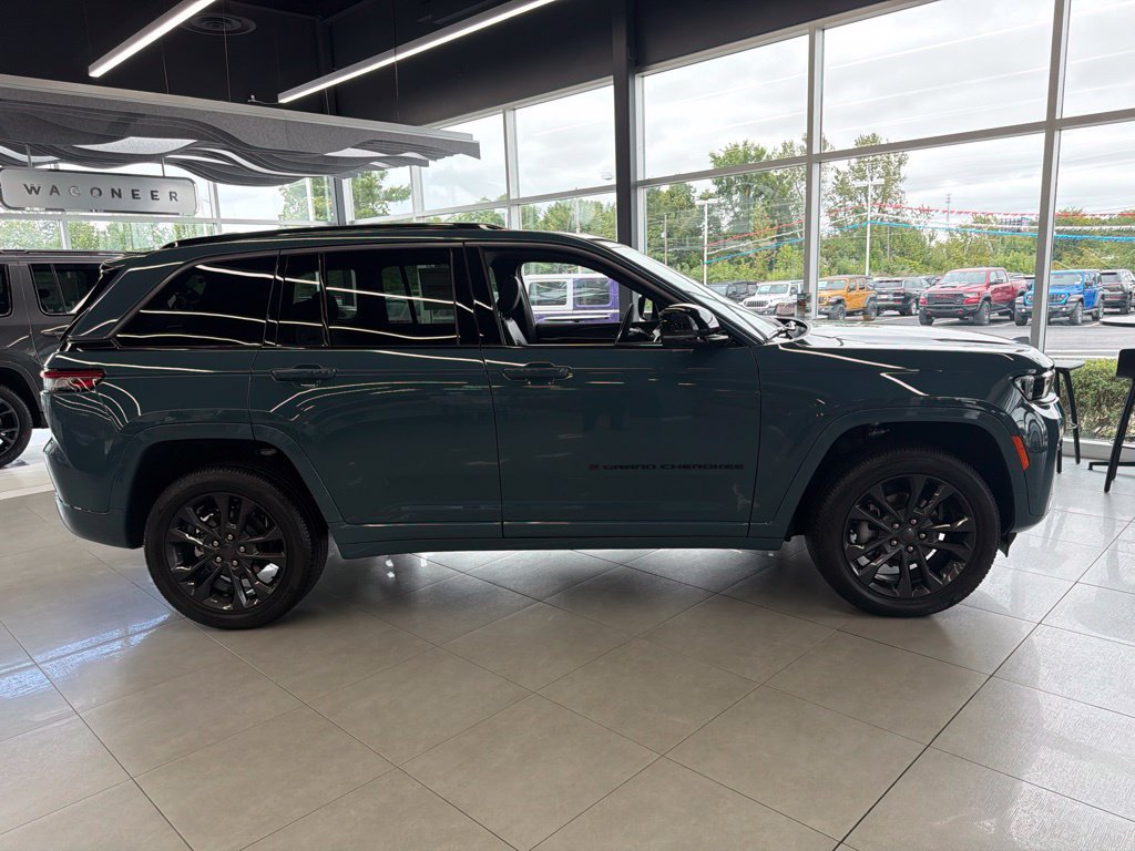 New 2026 Jeep Grand Cherokee Limited AWD/4WD image 9