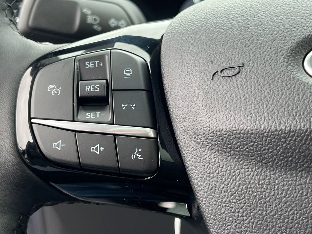 New 2024 Ford Escape SE w/ PHEV Premium Package FWD image 27