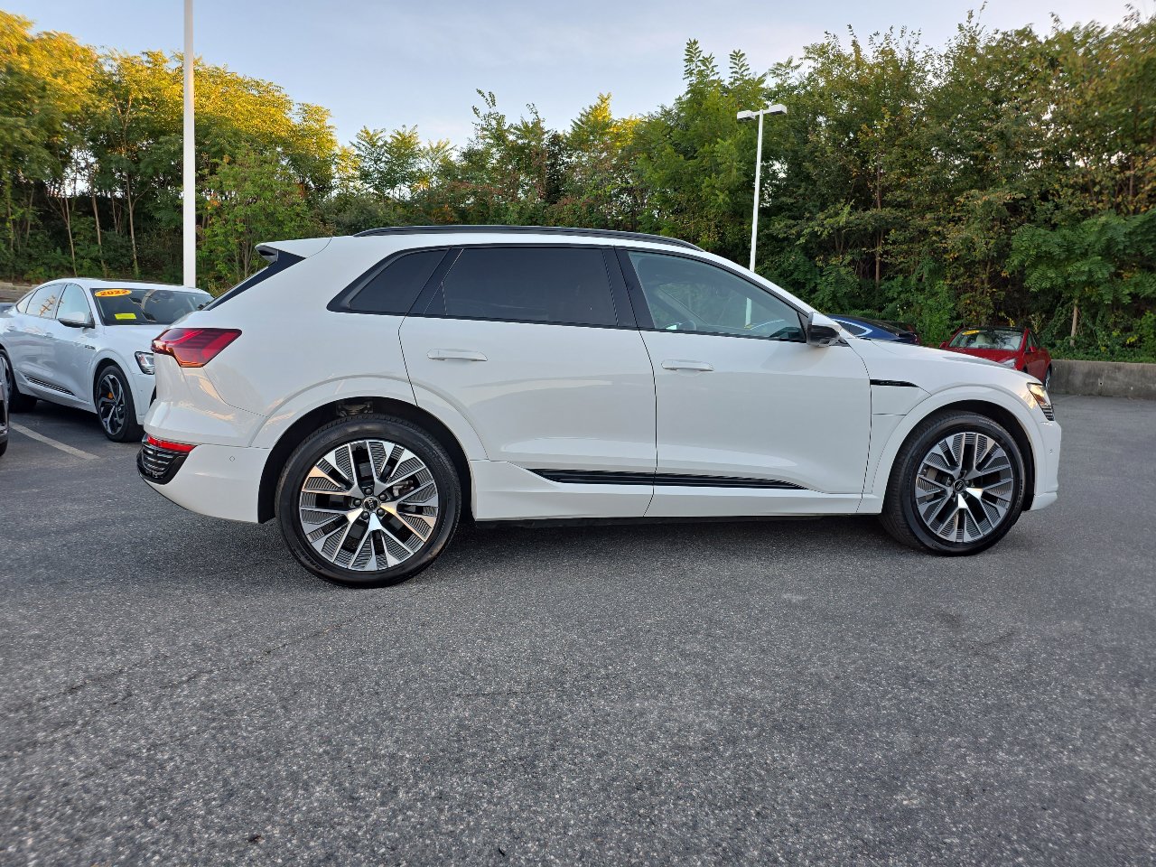 Used 2024 Audi Q8 e-tron Premium Plus w/ Premium Plus Package image 24
