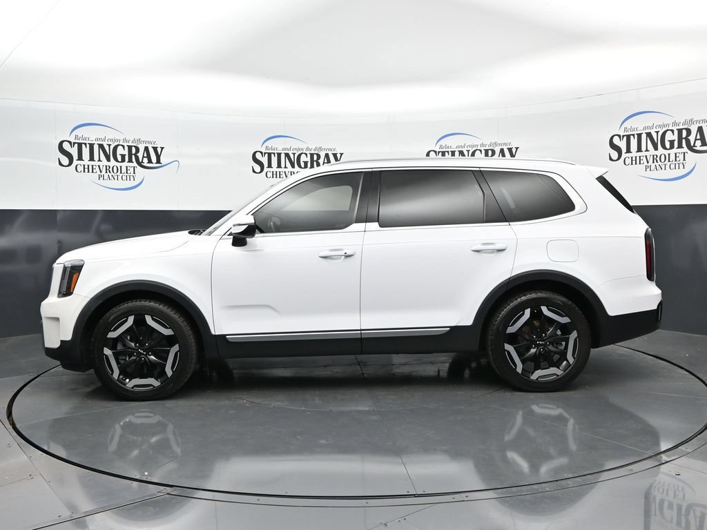 Used 2023 Kia Telluride EX FWD image 4