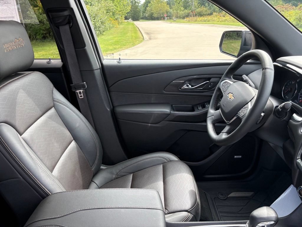 Used 2023 Chevrolet Traverse High Country AWD/4WD image 42