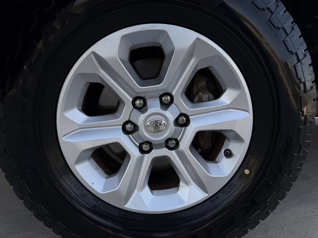 Used 2015 Toyota 4Runner SR5 AWD/4WD image 9