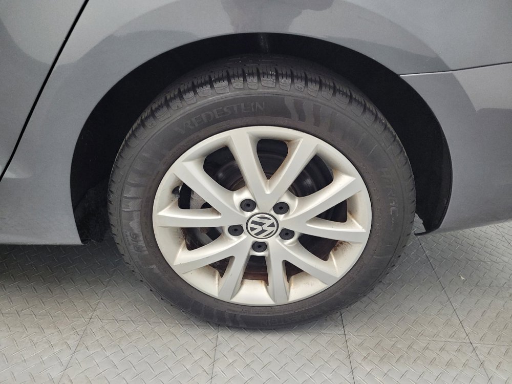 Used 2015 Volkswagen Jetta SE FWD image 31