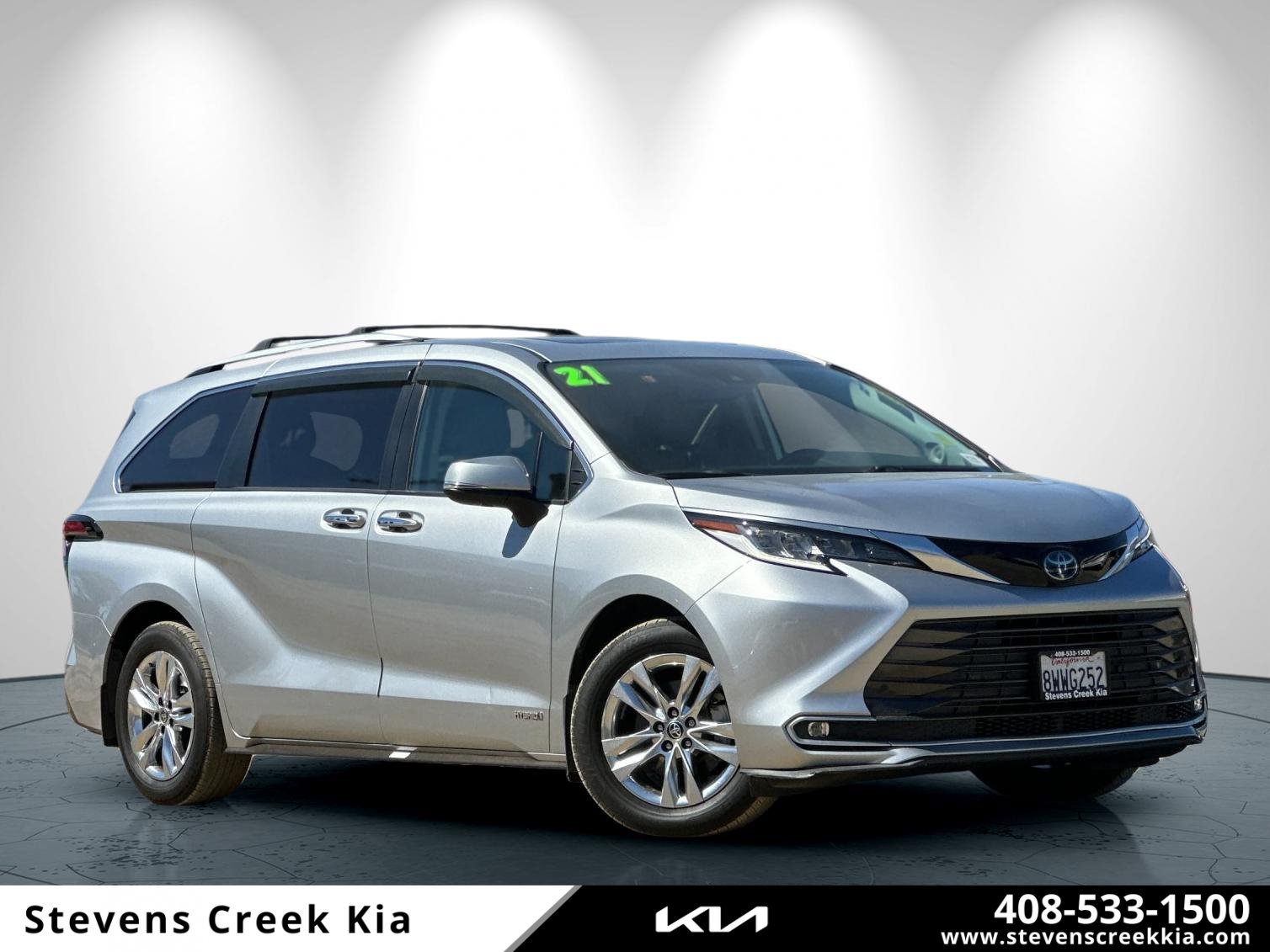 Used 2021 Toyota Sienna Limited FWD image 1