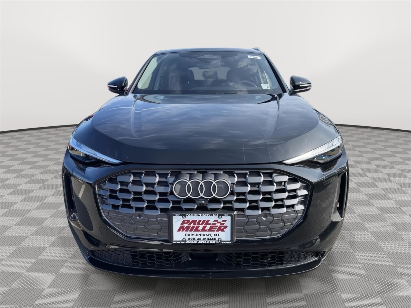 Used 2025 Audi Q5 Premium w/ Convenience Package image 2