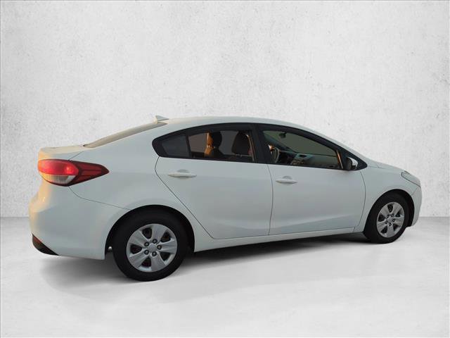 Used 2017 Kia Forte LX image 3
