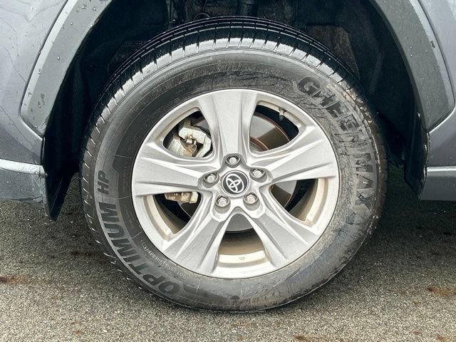 Used 2025 Toyota RAV4 XLE AWD/4WD image 16
