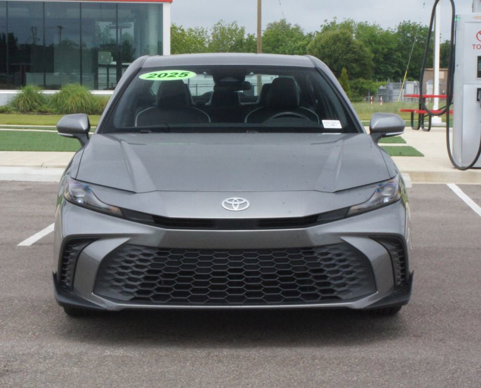 Used 2025 Toyota Camry SE FWD image 24