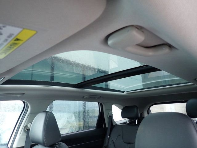Certified 2024 Kia Sorento S w/ Panoramic Sunroof Package AWD/4WD image 12