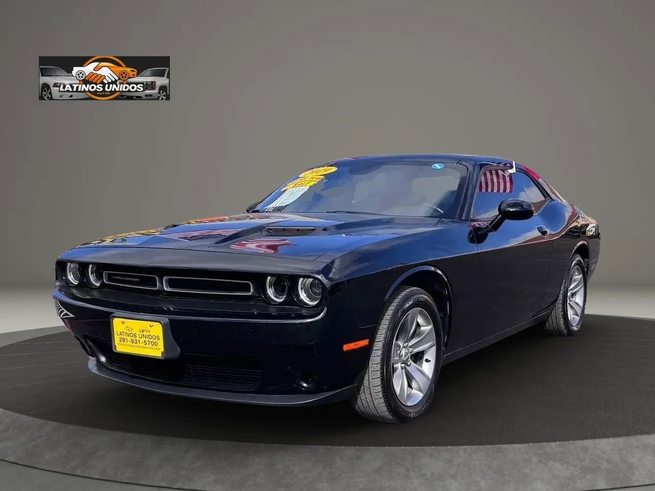 Used 2019 Dodge Challenger SXT image 3