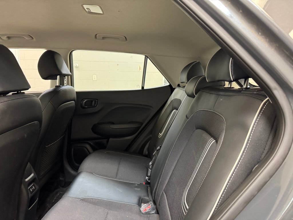 Used 2025 Hyundai Venue Limited FWD image 15