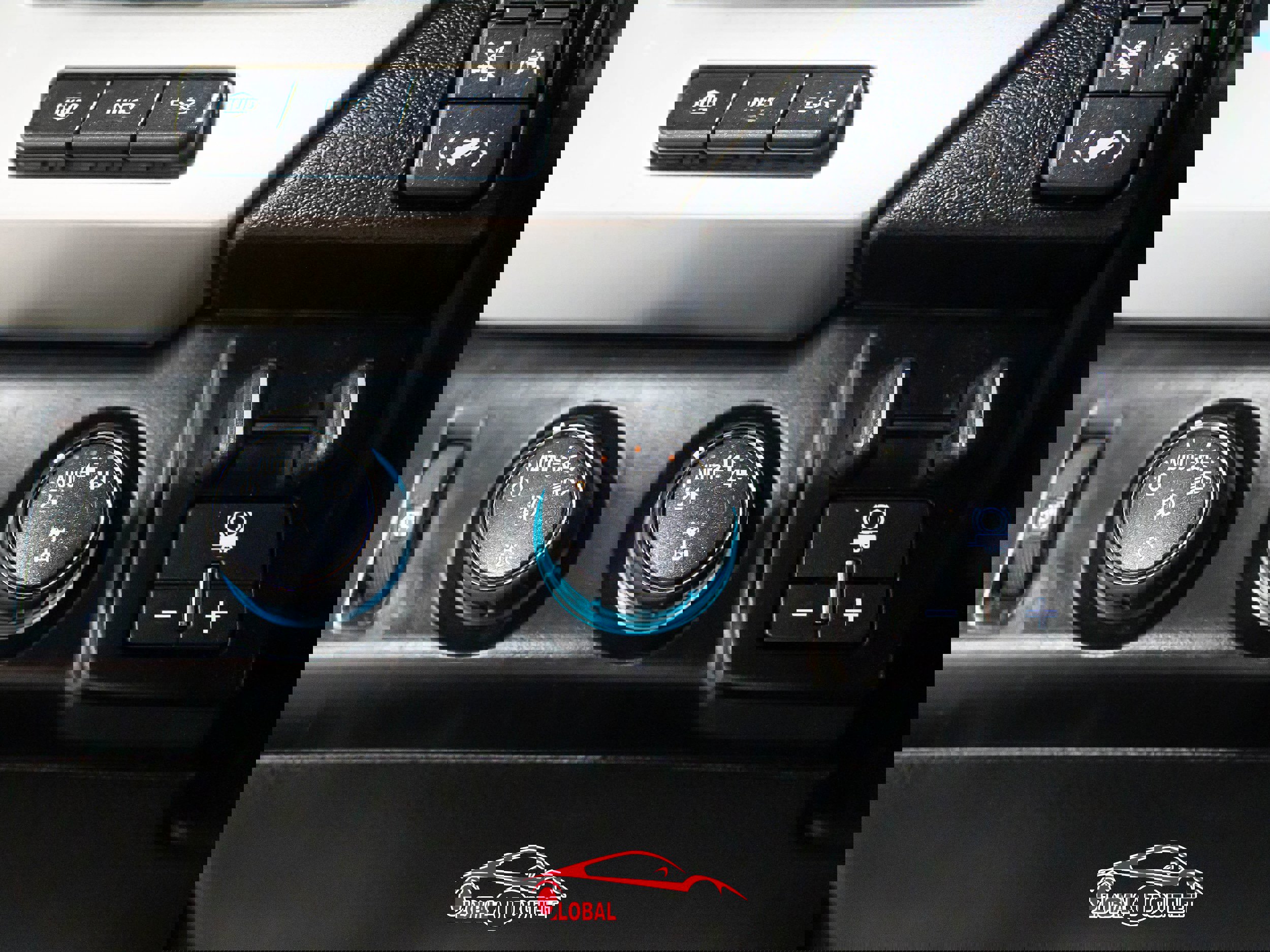 Used 2019 Chevrolet Suburban Premier w/ Premier Plus Edition image 37