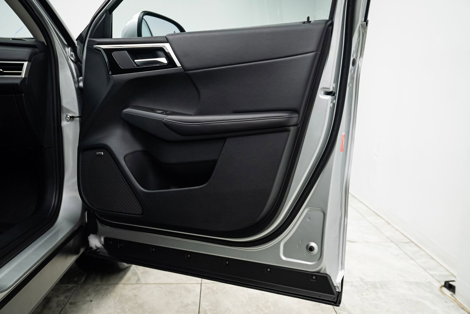 Used 2025 Mitsubishi Outlander SE image 23