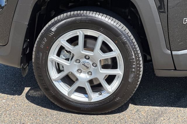 Used 2023 Jeep Renegade Latitude AWD/4WD image 45