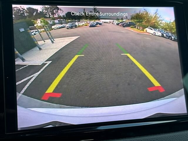 Used 2023 Chrysler Pacifica Touring-L FWD image 23