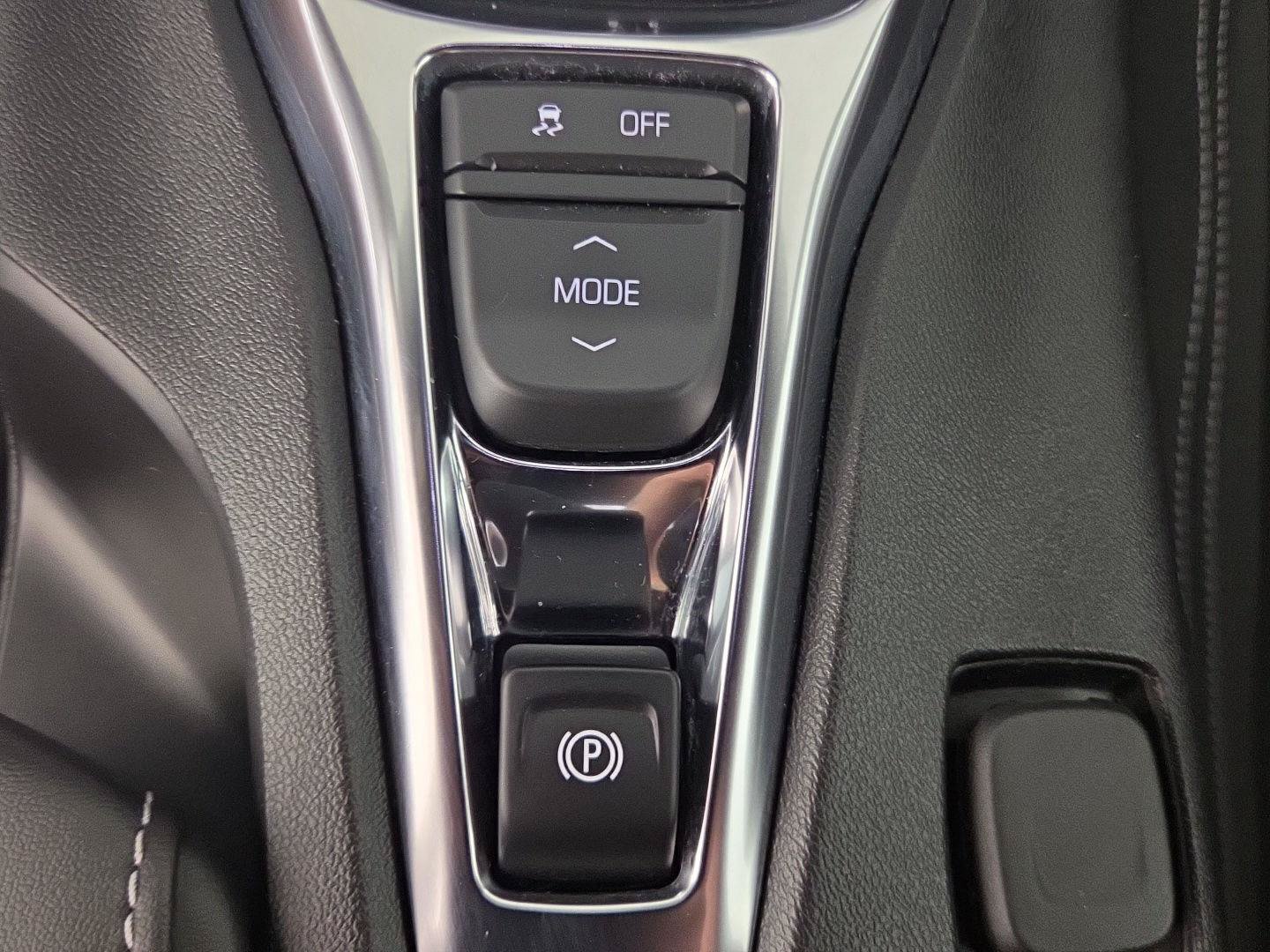 Used 2022 Chevrolet Camaro LT RWD image 16