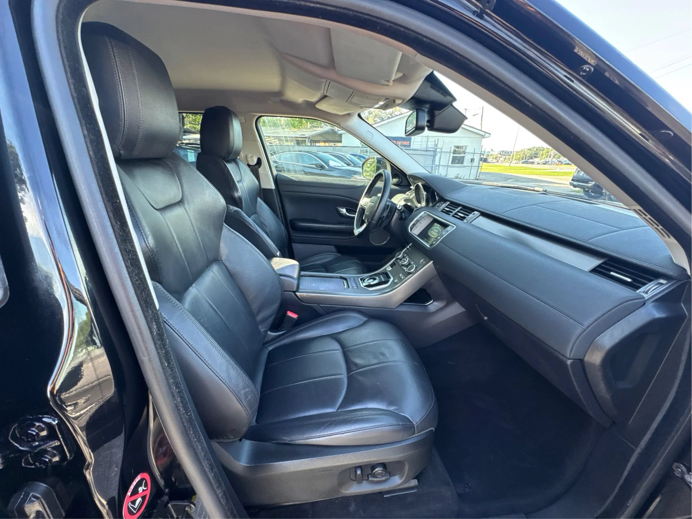Used 2019 Land Rover Range Rover Evoque SE AWD/4WD image 22